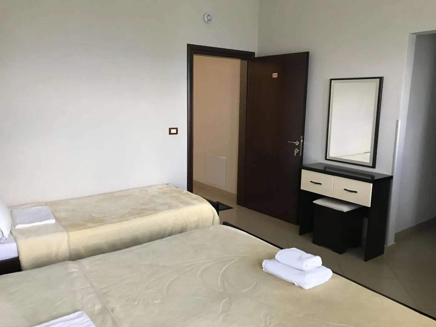 ***  Hotel Camping Lini Albanien