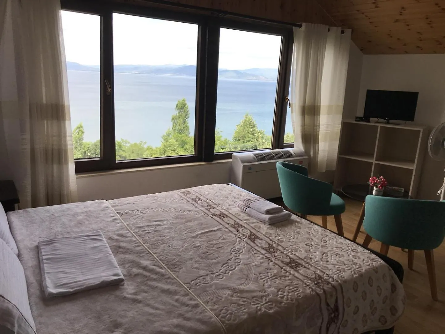 ***  Hotel Camping Lini Albania